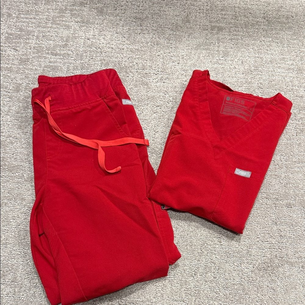 Figs Red Catarina One Pocket Top and Zamora Joggers Small